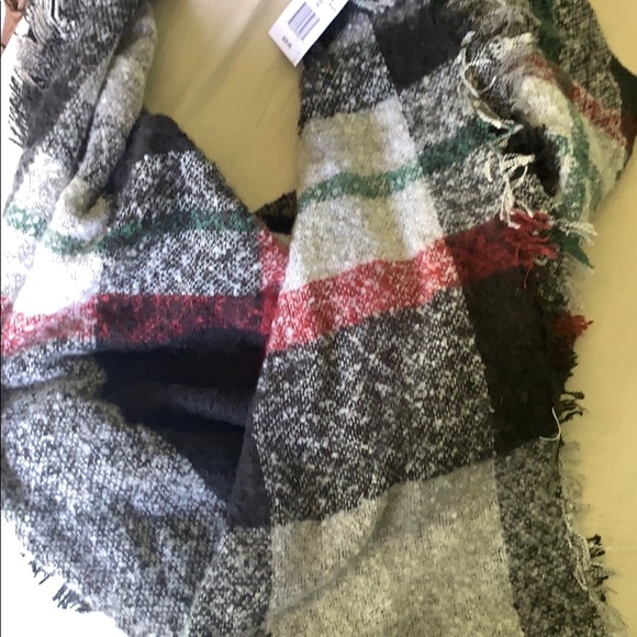 Oversized scarf - NWT - David and Young - Picture 2 of 3